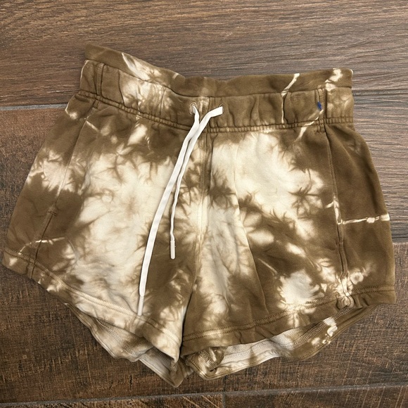 lululemon athletica Tan and Cream Athletic Shorts - Picture 1 of 4